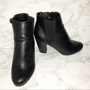 Breckelles ankle boots heels booties black 7.5 M